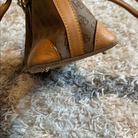 Dooney & Bourke purse - Picture 8 of 9